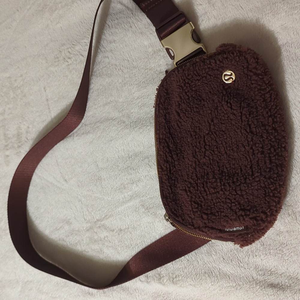 Lululemon bag